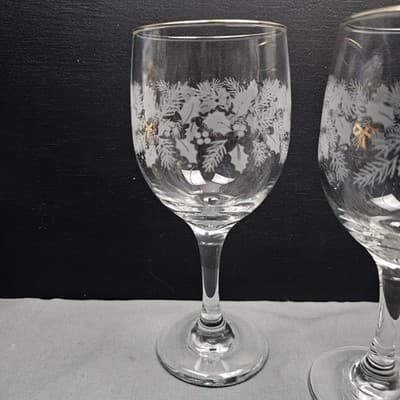 3 Vintage Libbey USA Christmas Holly Berry Gold Bow & Rim Water Wine Glasses 7" - Thumbnail 3
