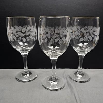 3 Vintage Libbey USA Christmas Holly Berry Gold Bow & Rim Water Wine Glasses 7" - Thumbnail 2