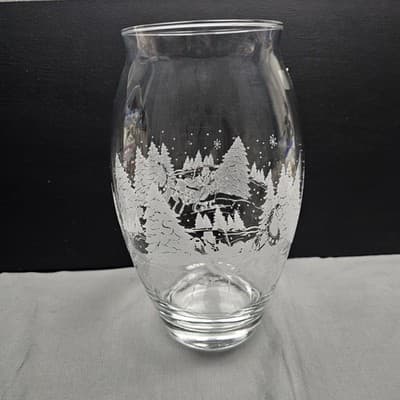 Vtg Luminarc Etched Christmas Vase Large with Winter Sleigh Horse Scene France - Thumbnail 2