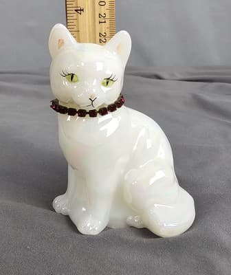 VTG FENTON White Iridescent Glass Cat Figurine Signed Ruby Rhinestone Collar - Thumbnail 8