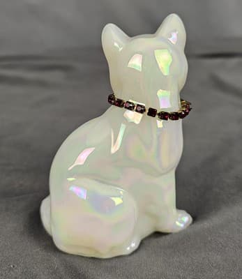 VTG FENTON White Iridescent Glass Cat Figurine Signed Ruby Rhinestone Collar - Thumbnail 3