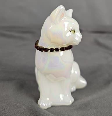 VTG FENTON White Iridescent Glass Cat Figurine Signed Ruby Rhinestone Collar - Thumbnail 4