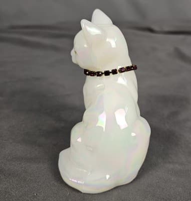 VTG FENTON White Iridescent Glass Cat Figurine Signed Ruby Rhinestone Collar - Thumbnail 2
