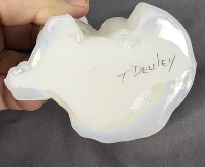 VTG FENTON White Iridescent Glass Cat Figurine Signed Ruby Rhinestone Collar - Thumbnail 5