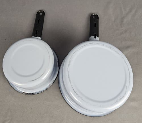 VTG Sauce Pans Blue ENAMELWARE w/ BLACK RIM 2-1/2" & 7" FARMHOUSE POTS Set of 2 - Thumbnail 4