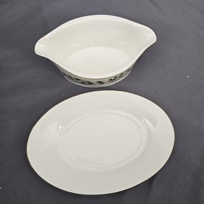 Holly Holiday Home for the Holidays Gravy Boat and Plate - Thumbnail 4