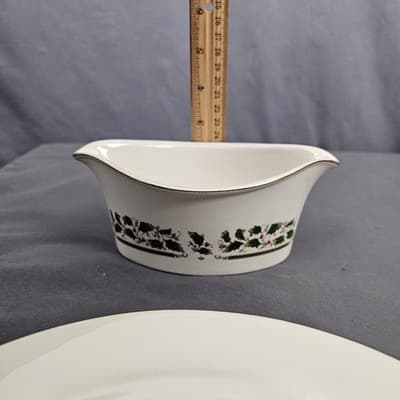 Holly Holiday Home for the Holidays Gravy Boat and Plate - Thumbnail 9