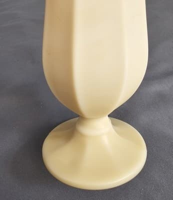 Vintage Cream Milk Glass Westmoreland Glass Pulled Vase Footed 1950's. - Thumbnail 8