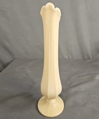 Vintage Cream Milk Glass Westmoreland Glass Pulled Vase Footed 1950's. - Thumbnail 5