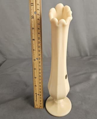 Vintage Cream Milk Glass Westmoreland Glass Pulled Vase Footed 1950's. - Thumbnail 10