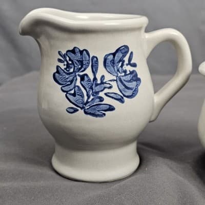 Vintage Pfaltzgraf Yorktowne Stoneware Cream and Sugar Set With Lid Blue Floral - Thumbnail 4