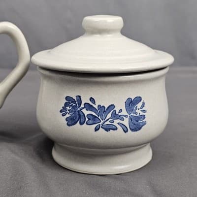 Vintage Pfaltzgraf Yorktowne Stoneware Cream and Sugar Set With Lid Blue Floral - Thumbnail 3