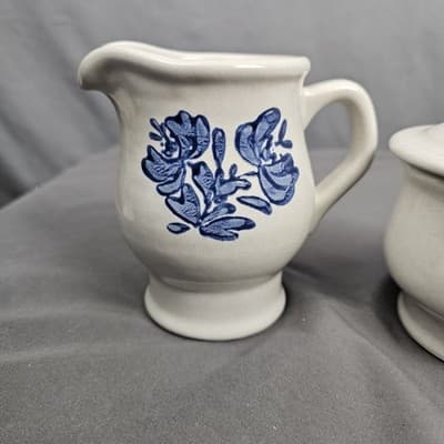 Vintage Pfaltzgraf Yorktowne Stoneware Cream and Sugar Set With Lid Blue Floral - Thumbnail 2