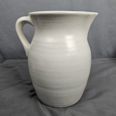 Retired Yorktowne by Pfaltzgraff STONEWARE PITCHER 64 Ounces Blue Floral 8" Tall - Thumbnail 4
