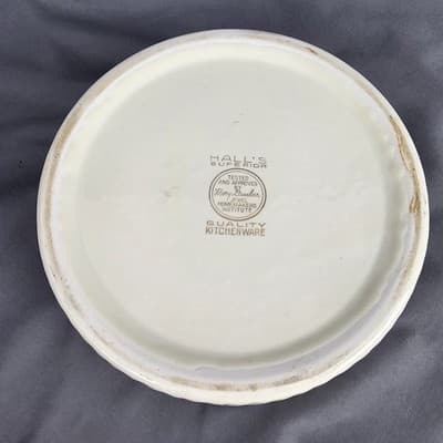 Hall's Superior Quality Kitchenware - Autumn Leaf Casserole - 7.75"x 2.75" - Thumbnail 4