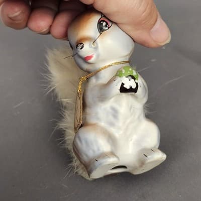 Vintage 3 3/4" Red Brown Squirrel CERAMIC Figurine ENESCO Japan FUR Green Nut - Thumbnail 10