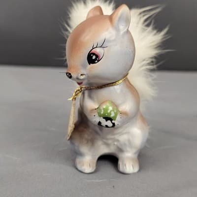 Vintage 3 3/4" Red Brown Squirrel CERAMIC Figurine ENESCO Japan FUR Green Nut - Thumbnail 5