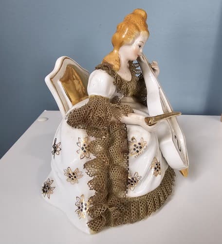Figurine Woman Playing Bass Vintage Occupied Japan Dresden Lace Style - Thumbnail 2