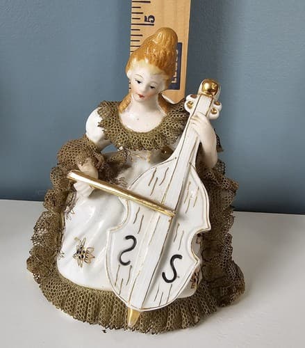 Figurine Woman Playing Bass Vintage Occupied Japan Dresden Lace Style - Thumbnail 6