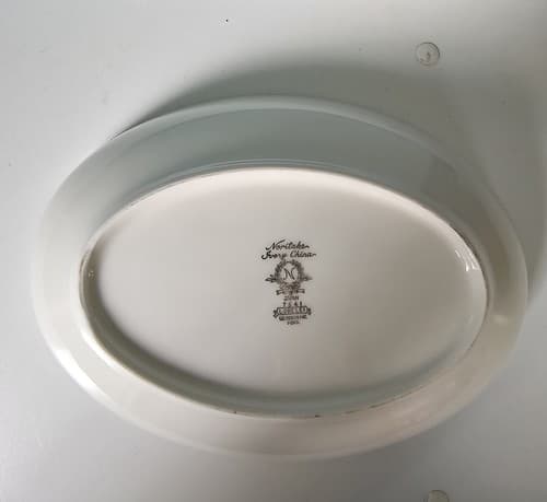 Noritake Lorelie 9" Oval Serving Bowl 7541 Ivory w/White Floral Platinum Trim - Thumbnail 4