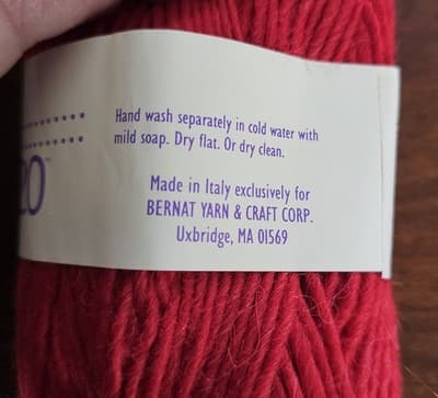 Bernat Cameo True Red Yarn 80% Wool, 20% Alpaca 1.75oz, 105yd - Thumbnail 2