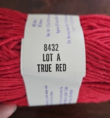 Bernat Cameo True Red Yarn 80% Wool, 20% Alpaca 1.75oz, 105yd - Thumbnail 3