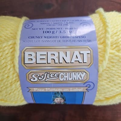 Bernat Softee Chunky True Yellow Yarn Acrylic Color 39622, 3.5oz, 164yds Bulky 5 - Thumbnail 2