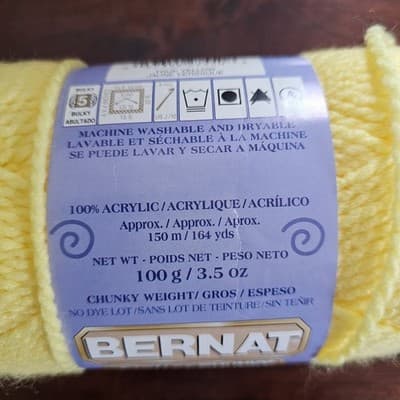 Bernat Softee Chunky True Yellow Yarn Acrylic Color 39622, 3.5oz, 164yds Bulky 5 - Thumbnail 3
