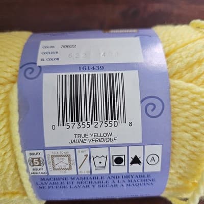 Bernat Softee Chunky True Yellow Yarn Acrylic Color 39622, 3.5oz, 164yds Bulky 5 - Thumbnail 4