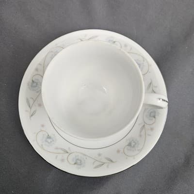 English Garden 1221 Tea Cup & Saucer Platinum Trim Fine China Japan Blue Flowers - Thumbnail 4