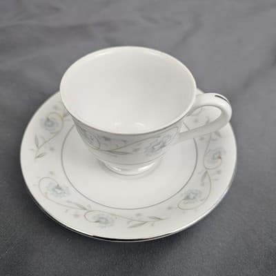 English Garden 1221 Tea Cup & Saucer Platinum Trim Fine China Japan Blue Flowers - Thumbnail 3