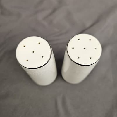 Crown Victoria Lovelace Salt & Pepper Shakers Fine China Japan - Thumbnail 2