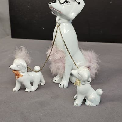 Vintage 1950s MCM Ceramic Snooty Chained Mama Poodle Family With Pink Fur - Thumbnail 4