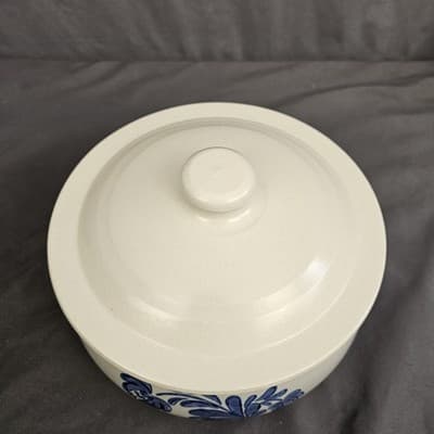 Pfaltzgraff Yorktowne Casserole Dish with Lid #315 Blue Floral 2 qt - Thumbnail 2