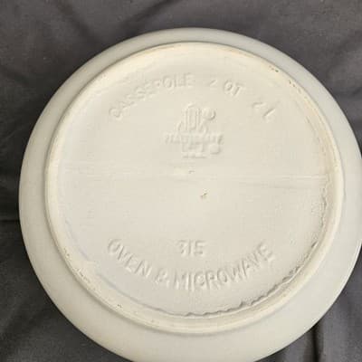 Pfaltzgraff Yorktowne Casserole Dish with Lid #315 Blue Floral 2 qt - Thumbnail 7
