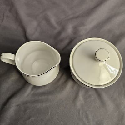 Crown Victoria Lovelace Sugar Bowl with Lid & Creamer Fine China Japan - Thumbnail 3