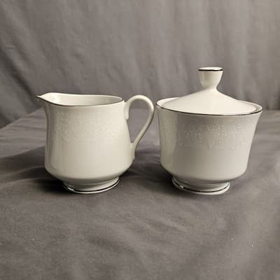 Crown Victoria Lovelace Sugar Bowl with Lid & Creamer Fine China Japan - Thumbnail 7
