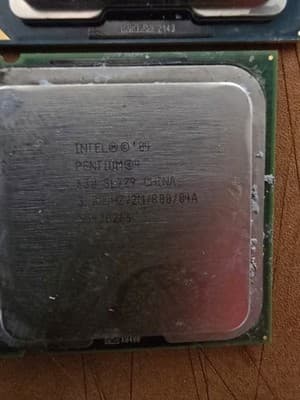 MIXED LOT OF 12 INTEL CORE PROCESSORS UNTESTED SCRAP RECOVERY - Thumbnail 3