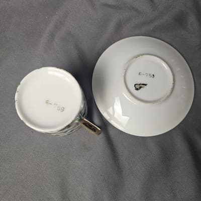 Vintage INARCO Japan E-759 Tea Cup & Saucer – Holly Porcelain with Gold Trim - Thumbnail 2