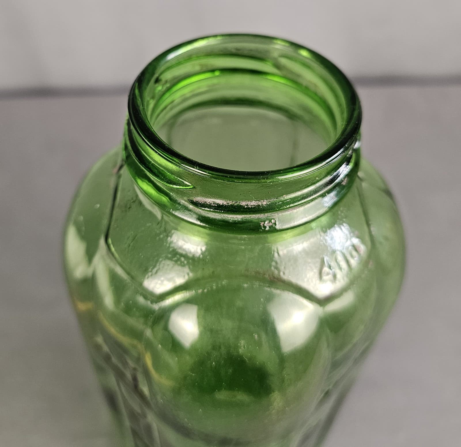 Vintage Green Glass Refrigerator Juice Water Bottle Jar 40 oz 9" Tall No Lid - Thumbnail 5