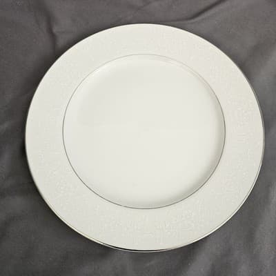 2 Pc Crown Victoria Lovelace Dinner Plates 10 1/4" Fine China of Japan - Thumbnail 2
