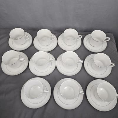 Set of 11 Crown Victoria Lovelace Tea Coffee Cups and Saucers Fine China Japan - Thumbnail 3