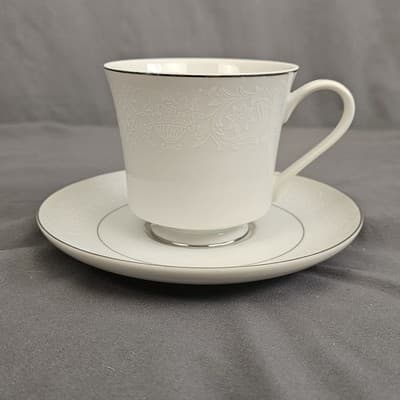 Set of 11 Crown Victoria Lovelace Tea Coffee Cups and Saucers Fine China Japan - Thumbnail 6