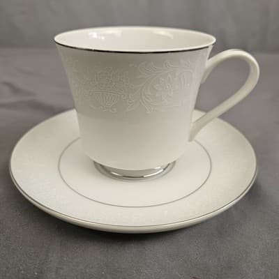 Set of 11 Crown Victoria Lovelace Tea Coffee Cups and Saucers Fine China Japan - Thumbnail 5