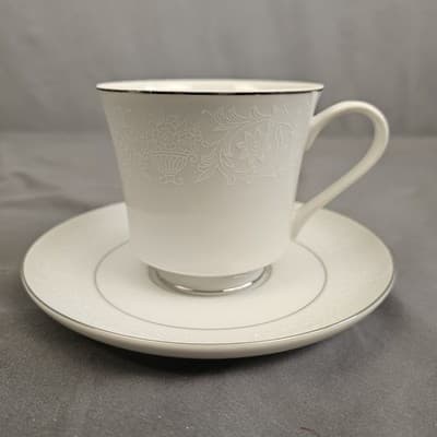 Set of 11 Crown Victoria Lovelace Tea Coffee Cups and Saucers Fine China Japan - Thumbnail 4