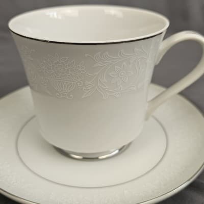 Set of 11 Crown Victoria Lovelace Tea Coffee Cups and Saucers Fine China Japan - Thumbnail 7