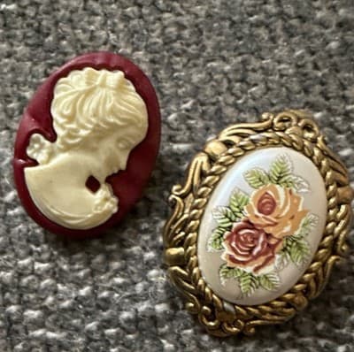 Vintage 2pc Oval Cameo & Oval Floral Gold Tone Frame BUTTONS