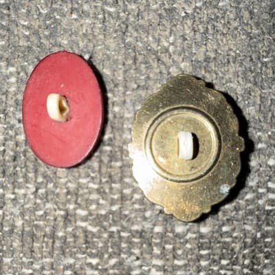 Vintage 2pc Oval Cameo & Oval Floral Gold Tone Frame BUTTONS - Thumbnail 2