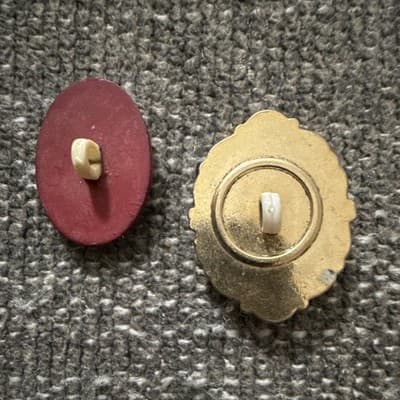 Vintage 2pc Oval Cameo & Oval Floral Gold Tone Frame BUTTONS - Thumbnail 3