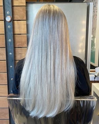 Glam Seamless 20” Tape In Hair Extension Rooted Platinum Blonde #1001 10 Pack - Thumbnail 7